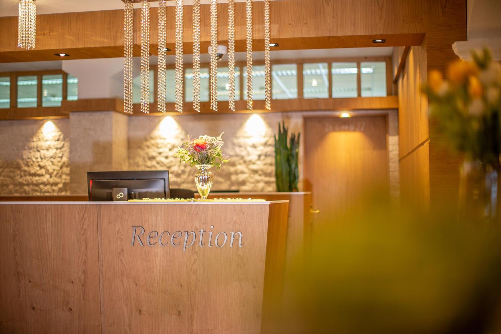 אוברגורגל Hotel Alpina Deluxe מראה חיצוני תמונה