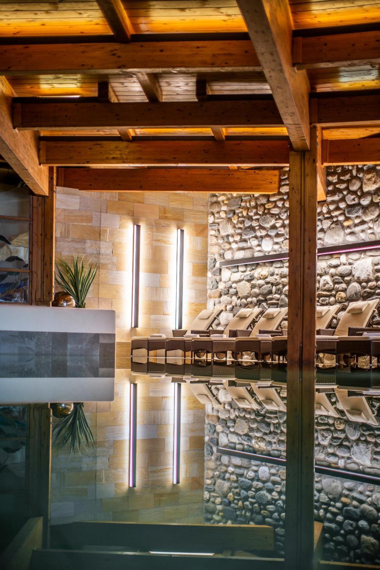 אוברגורגל Hotel Alpina Deluxe מראה חיצוני תמונה
