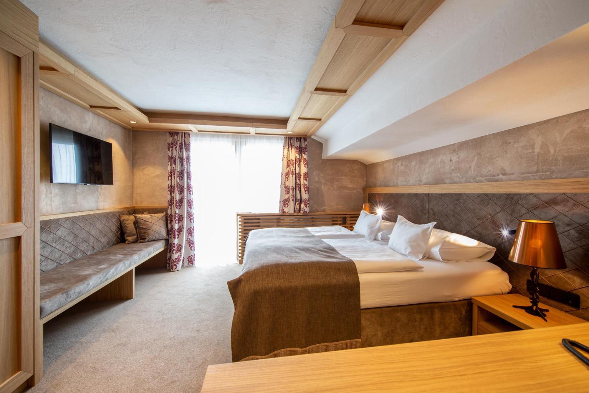 אוברגורגל Hotel Alpina Deluxe מראה חיצוני תמונה