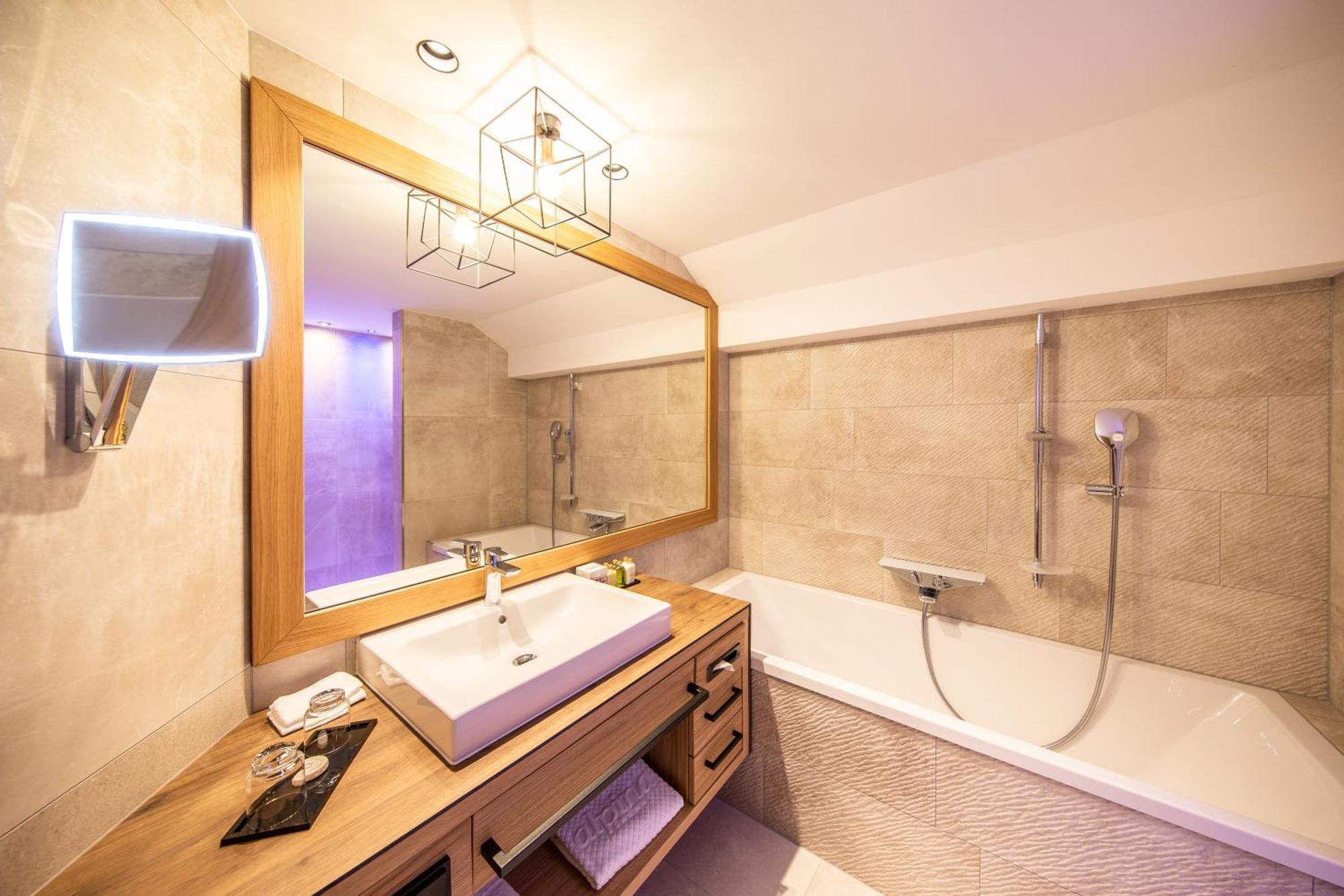 אוברגורגל Hotel Alpina Deluxe מראה חיצוני תמונה