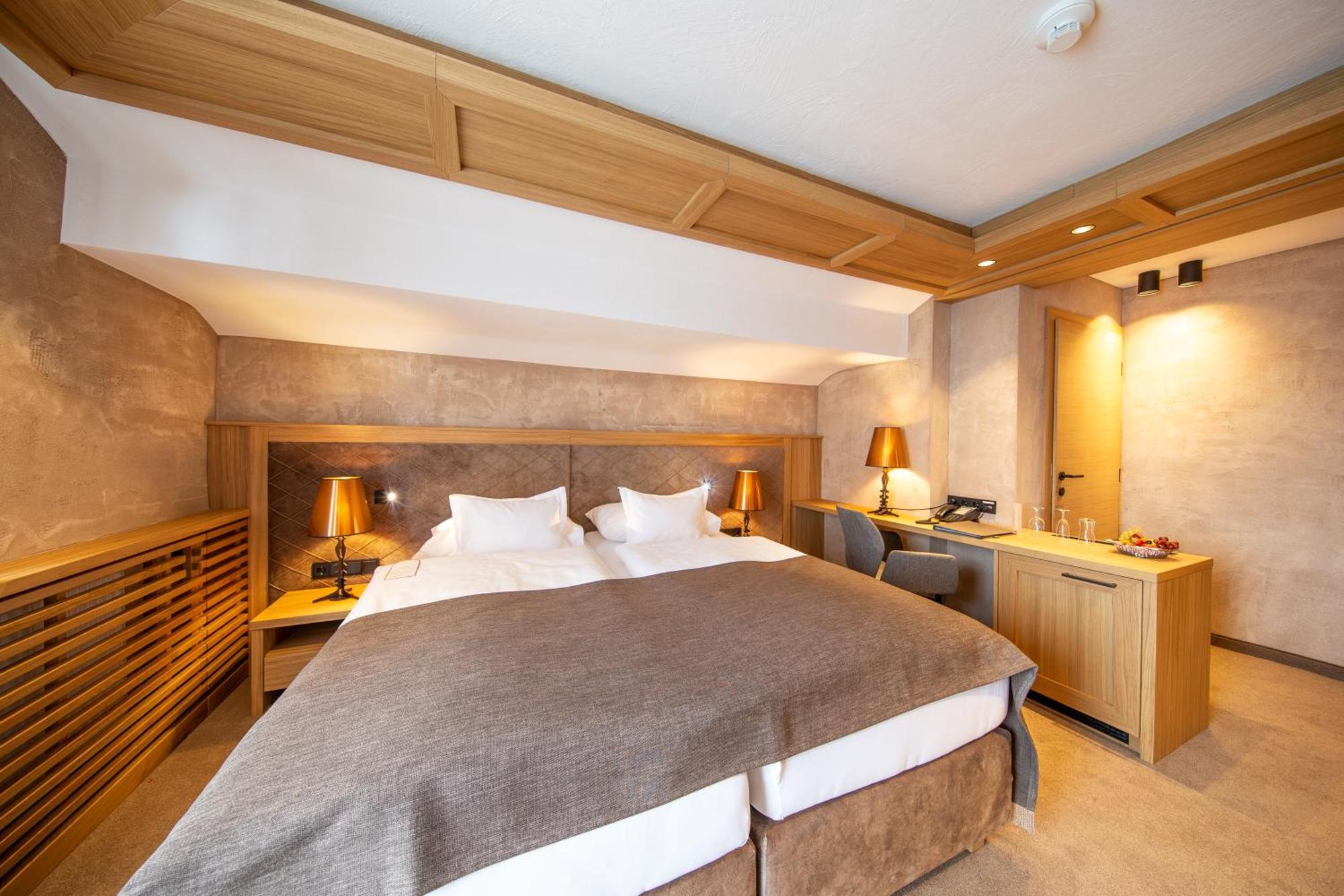אוברגורגל Hotel Alpina Deluxe מראה חיצוני תמונה