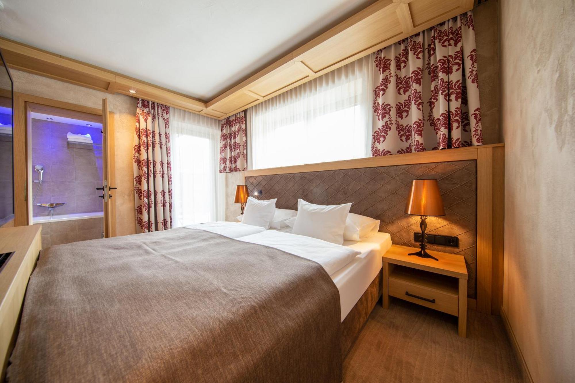 אוברגורגל Hotel Alpina Deluxe מראה חיצוני תמונה