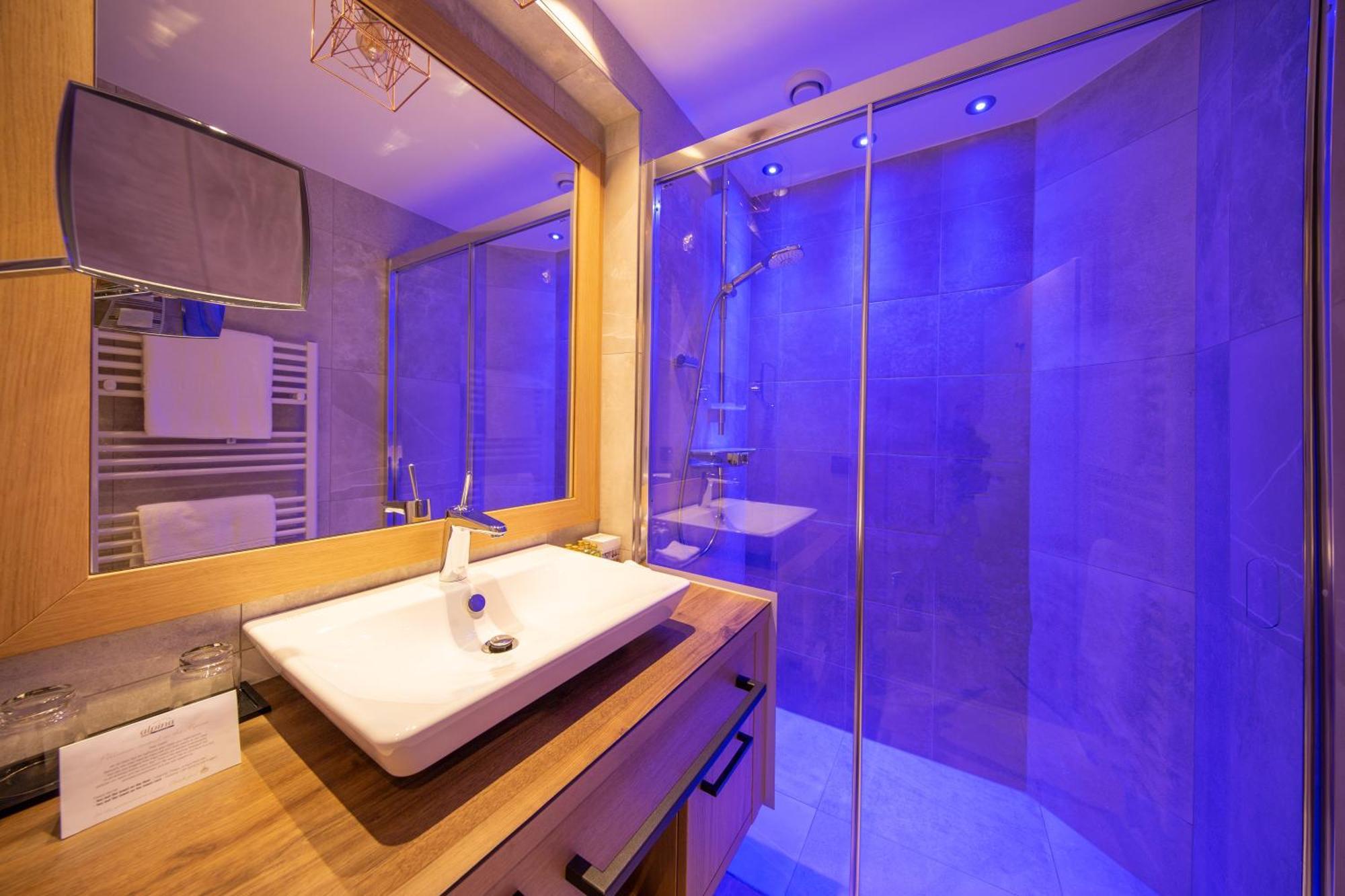 אוברגורגל Hotel Alpina Deluxe מראה חיצוני תמונה